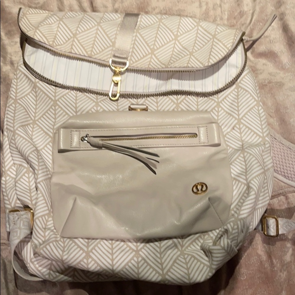 Lulu lemon travel back pack